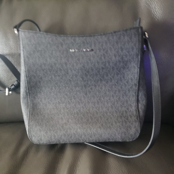 MICHAEL KORS - Black Jet Set Large Messenger Bag NWT - Picture 1 of 2